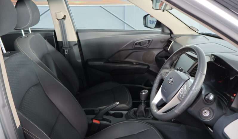 2022 Mahindra XUV 300 1.5D W6 full