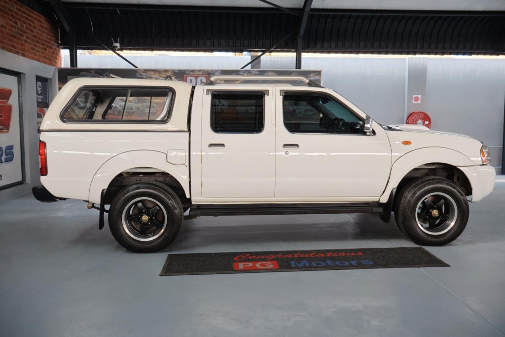 2017 Nissan NP300 Hardbody 2.5TDi Double Cab Hi-Rider — image 1 of 26